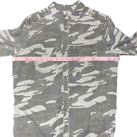 Express Boyfriend Oversized Style Camo Button Down Casual Shirt Women's Medium - Picture 4 of 8